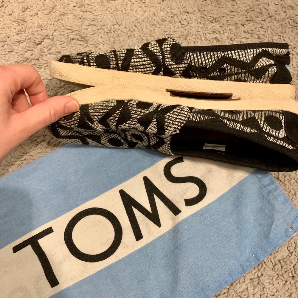 TOMS Navajo Print